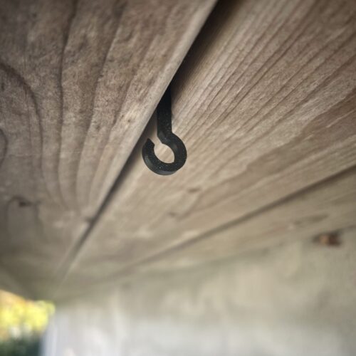 Lyskædeholder - Til montering i udhængsbrædder